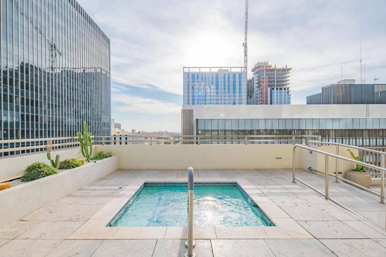 דירות פיניקס Modern 1Br Dt Highrise, Gym, Parking, Pool, W-D, Golf