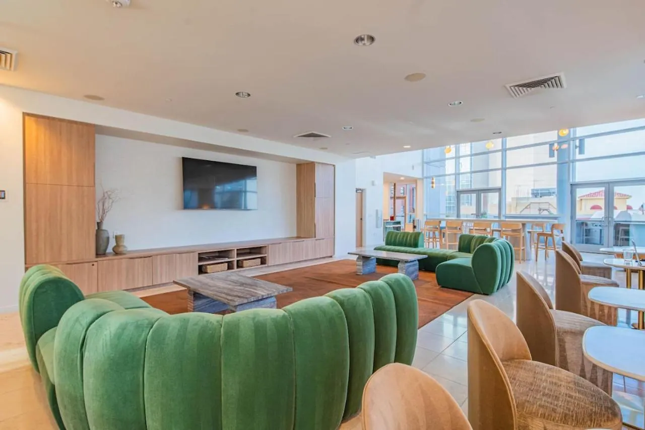דירות פיניקס Modern 1Br Dt Highrise, Gym, Parking, Pool, W-D, Golf 0*,