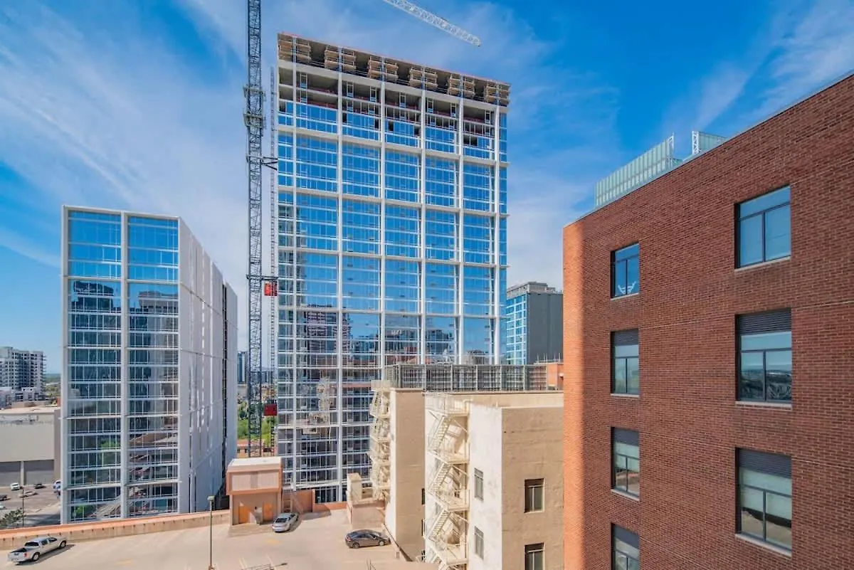 דירות פיניקס Modern 1Br Dt Highrise, Gym, Parking, Pool, W-D, Golf 0*,